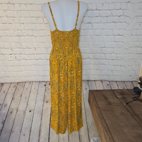 Chic Yellow Floral Jumpsuit - Picture 3 of 6
